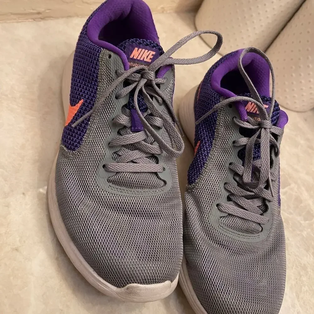 Nike Revolution 3 women’s athletic shoes sz 9-1/2